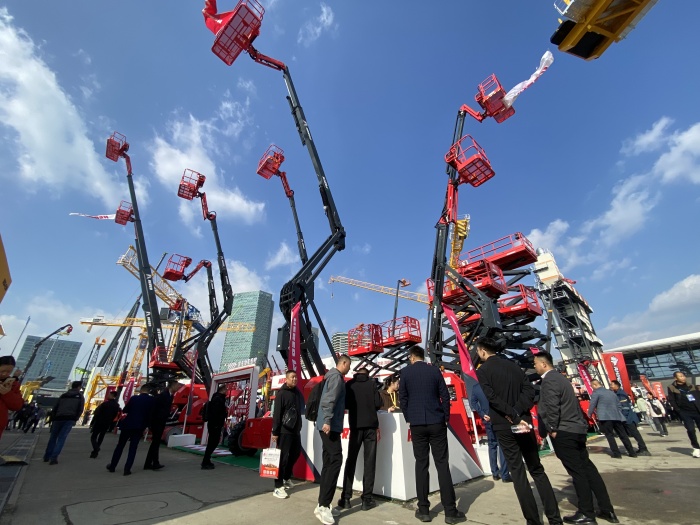 bauma28.jpg